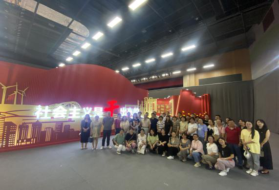 自治区宁安医院组织党员干部观看深入学习贯彻习近平总书记视察宁夏重要讲话精神“社会主义是干出来的”实践成果展